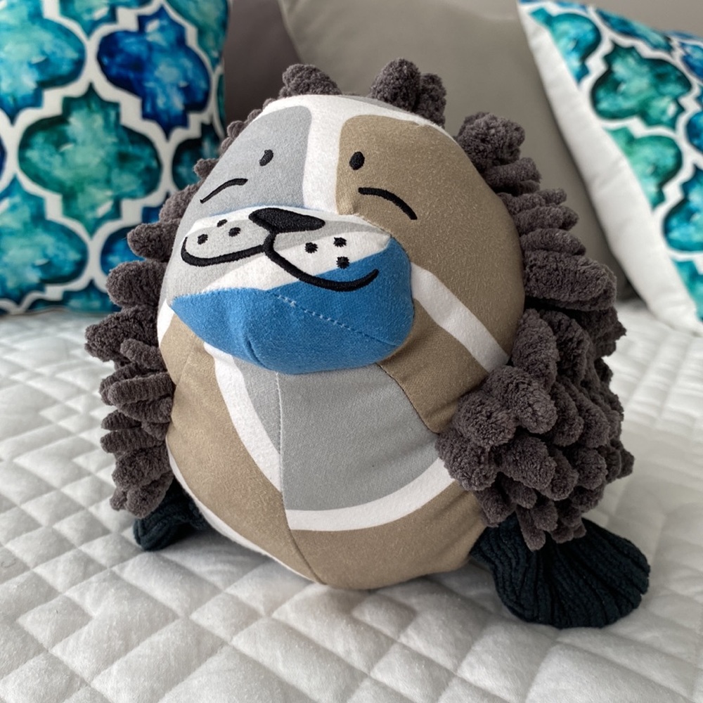 Chenille Seal Pet with a Purpose w/BacLock by Norwex. Brand anew Never Used.